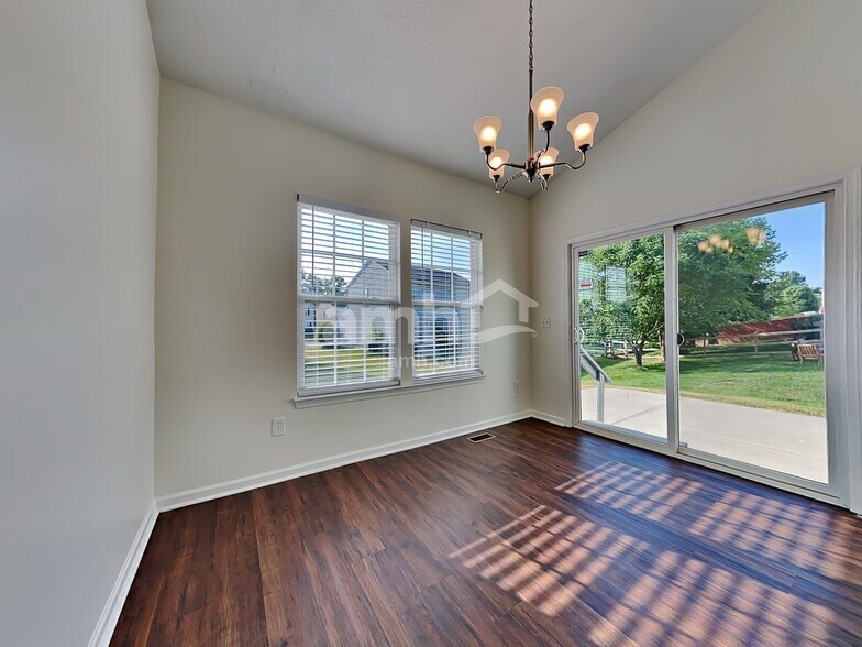 Building Photo - 5576 Shetland Ct