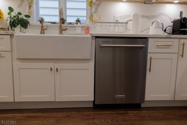 Building Photo - 33 Claremont Ave