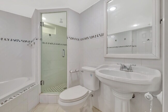 Building Photo - 345 Ocean Dr