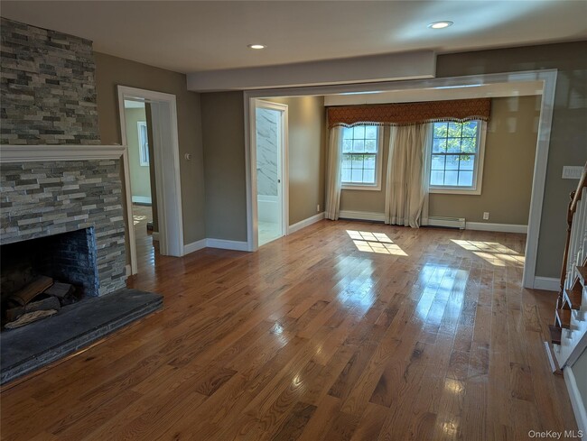 Building Photo - 12 Maple Ct