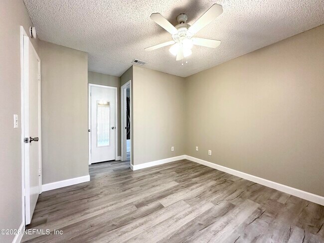 Building Photo - 1600 Big Tree Rd