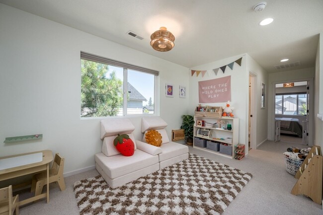 Building Photo - Freshly Updated 3Bed Home: Community Pool ...