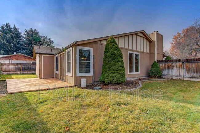 Building Photo - 810 N Horton St