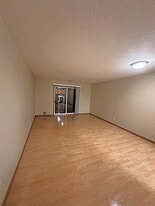 Building Photo - 831 Highview Dr