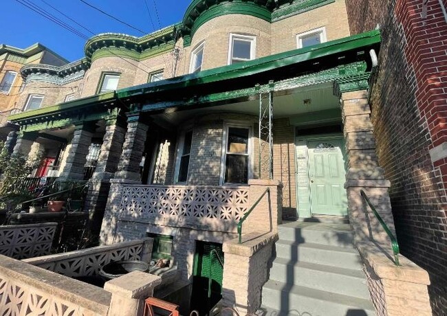 Primary Photo - 2025 New York Ave