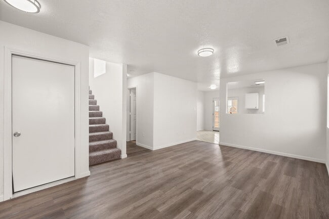 Building Photo - 2943 Quail Pointe Dr NW