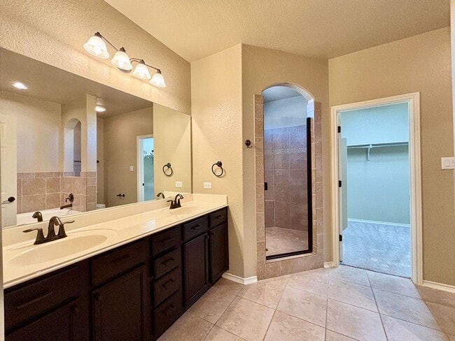 Building Photo - A beautifully maintained 3-bedroom, 2-bath oasis nestled right off 1604 and FM 1976 in Converse!