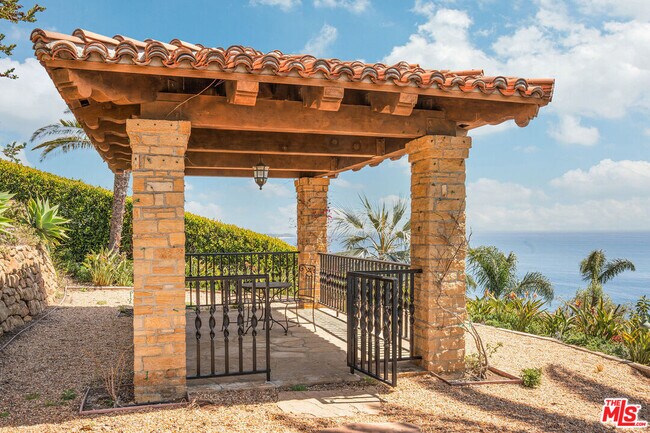 Building Photo - 4440 Encinal Canyon Rd