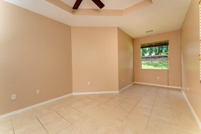 Building Photo - 806 SW Rocky Bayou Terrace