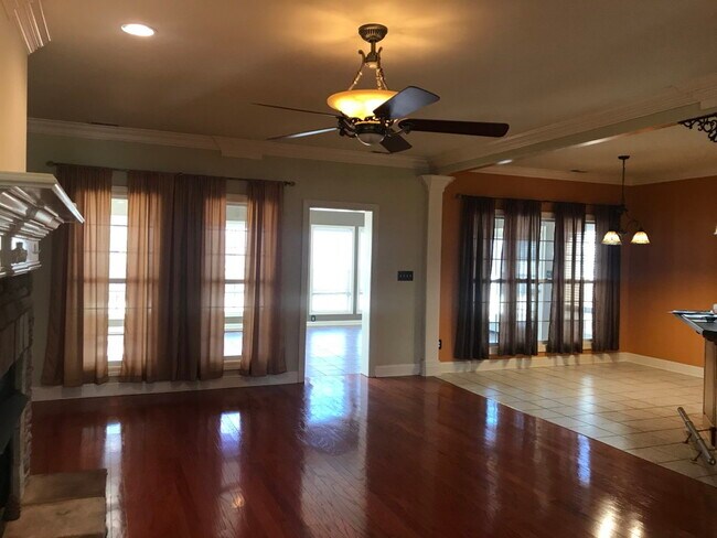 Building Photo - 113 Commonwealth Ct