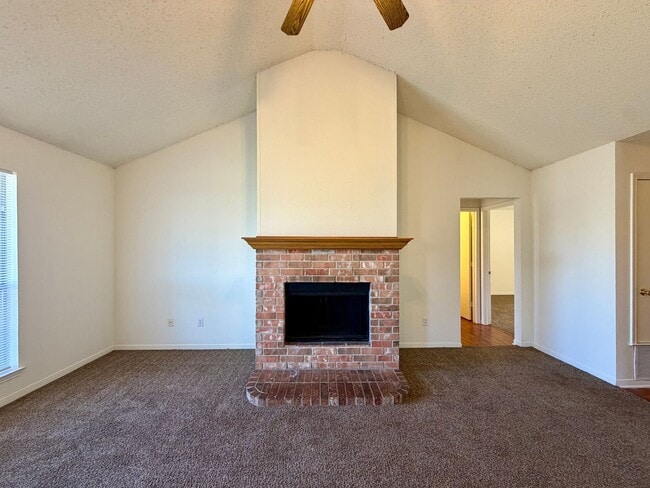 Building Photo - Duplex