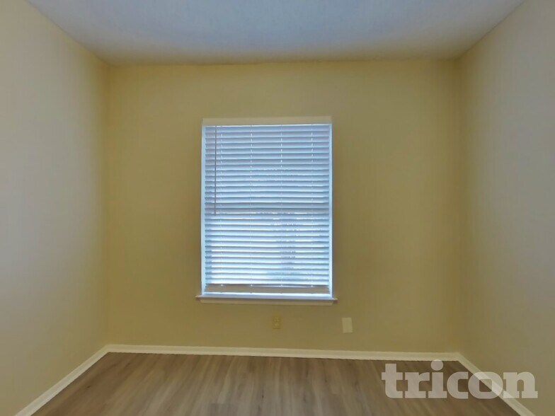 Building Photo - 7527 Ledgebrook Dr