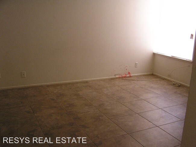 Building Photo - 3 br, 2 bath House - 5592 W TWAIN AVE