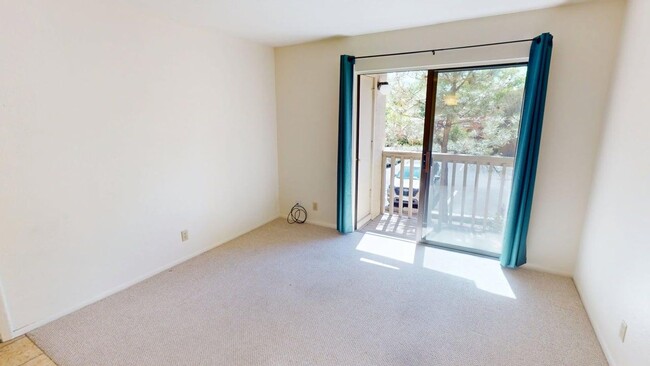 Building Photo - Light-Filled Upstairs Condo in a Prime Location