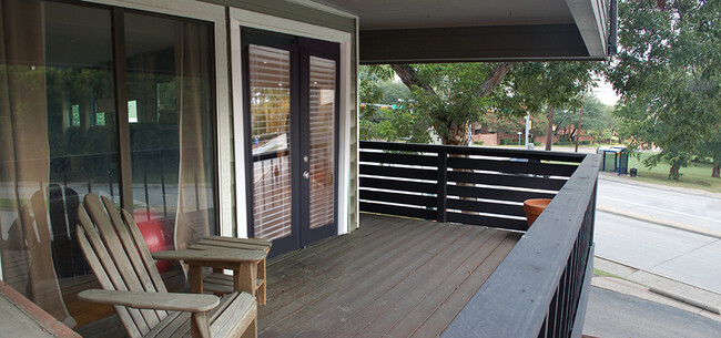 Living room balcony - 8710 Park Ln