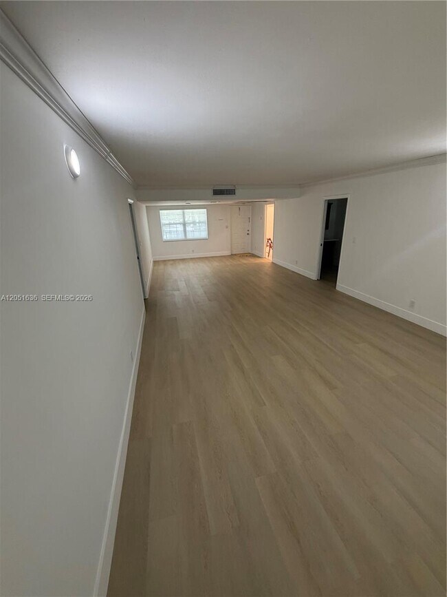 Building Photo - 4007 N Cypress Dr