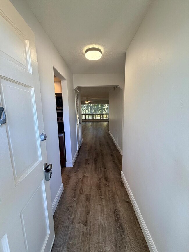 Building Photo - 1201 SE 2nd Ct