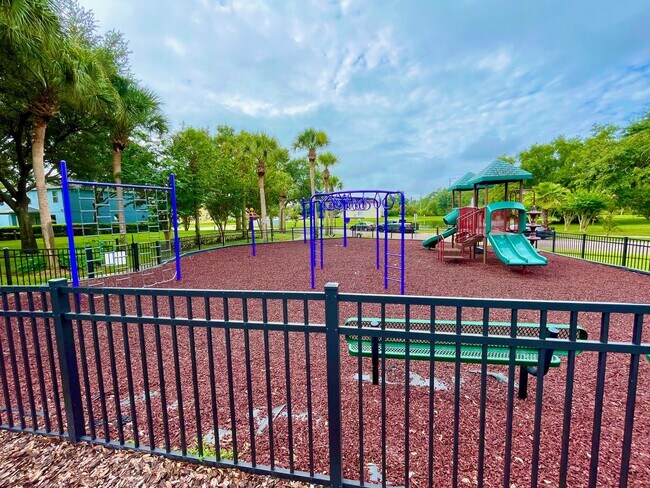 Building Photo - Modern 4-Bed, 2-Bath Solar-Powered Home Near UCF