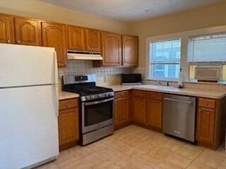 Building Photo - 56 Carver Rd E