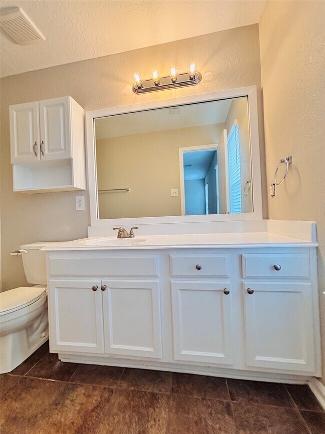 Building Photo - 8134 Sanders Forest Ct