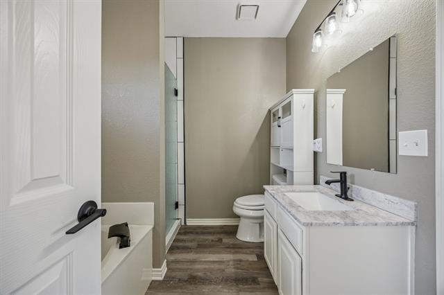 Building Photo - 20074 Saratoga Trail