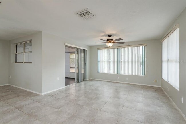 Building Photo - 10521 Oak Hill Dr