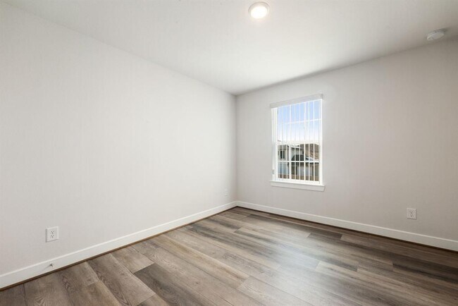 Building Photo - 20914 Kadefield Dr
