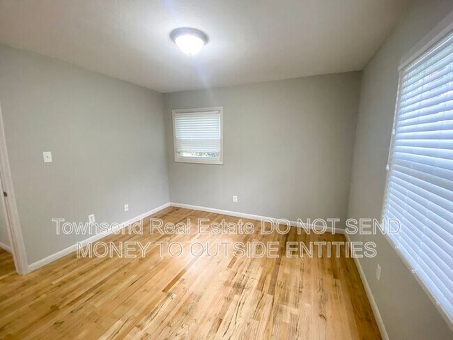 Building Photo - 212 Haverhill Dr
