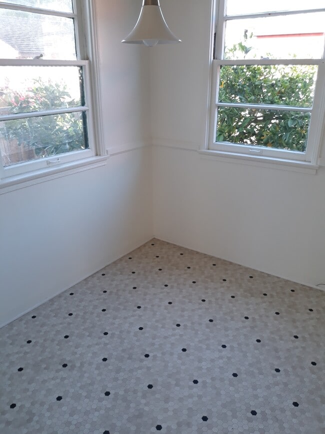 Building Photo - 1040 Ocean Park Blvd