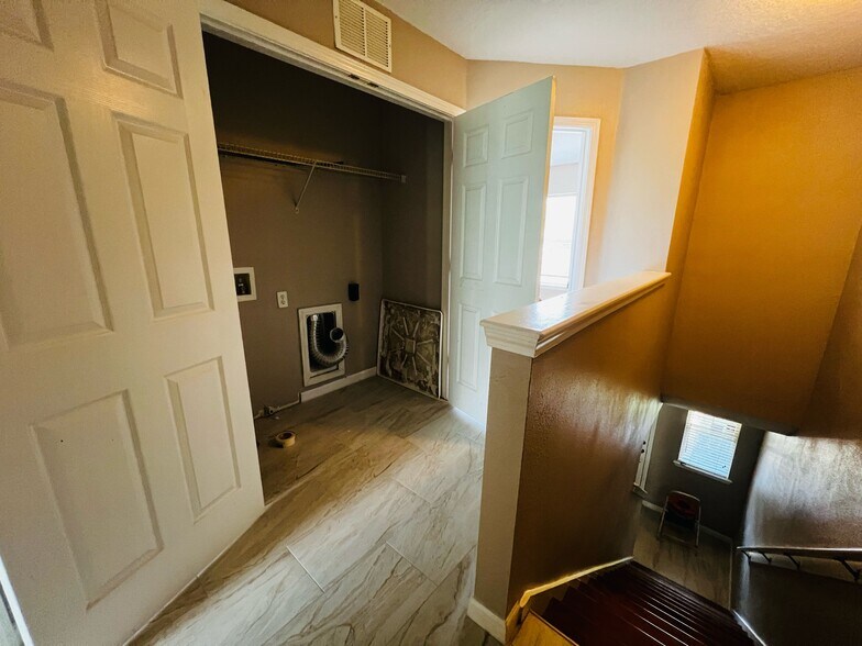 Building Photo - 5908 Brice Ct