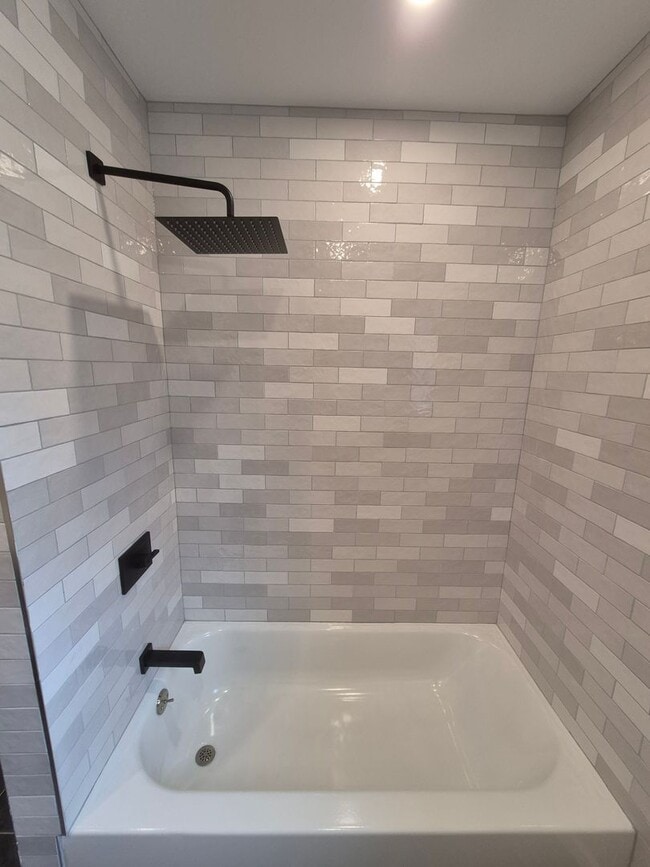 Building Photo - Spacious 3BD/2.5 BA North Philadelphia - Available Now!!!