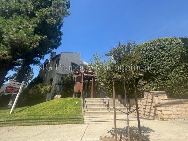 Building Photo - 3200 Fairesta St