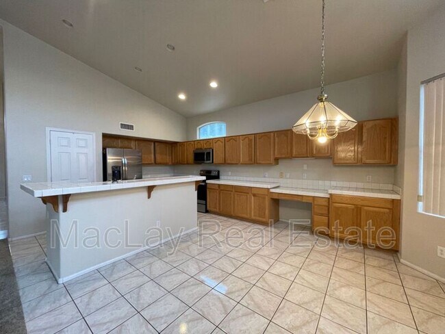 Building Photo - 7140 E Medina Ave