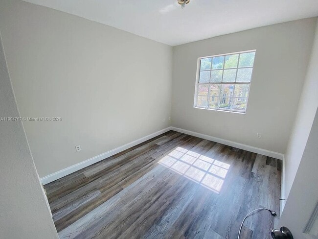 Building Photo - 4947 SW 135th Way