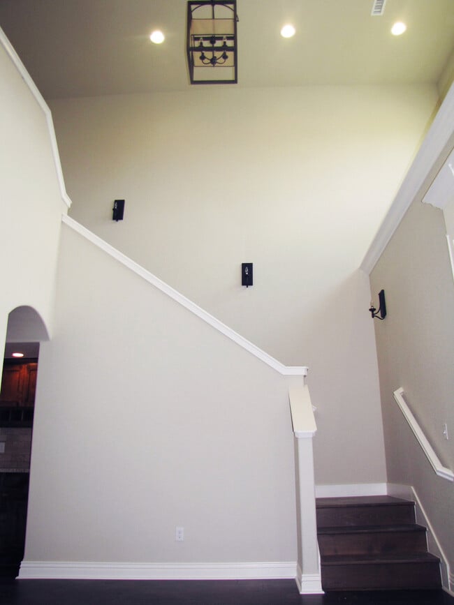 Building Photo - STUNNING 4 Bedroom, 2.5 Bathroom, 2 Car Garage In Fayetteville, AR