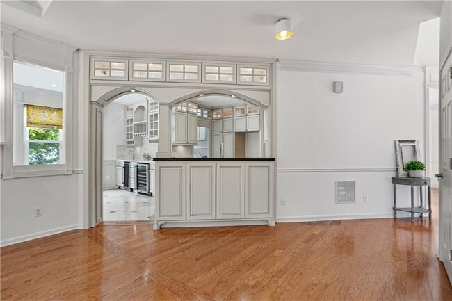 Building Photo - 6285 Sterling Dr