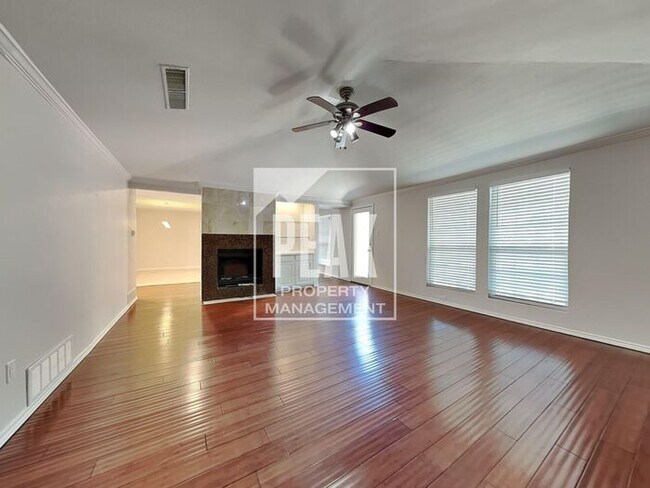 Building Photo - $2,675! Beautiful 3 Bed, 2 Bath home in Desirable Plano! Tour today!