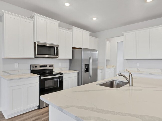 Building Photo - Unfurnished Annual Rental