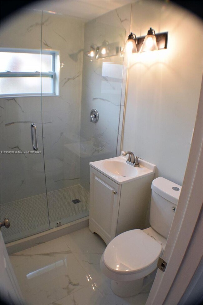 Building Photo - 622 NE 6th St