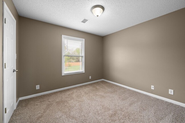Building Photo - Pet-Friendly 3BR Home w/ 3-Car Garage, Fir...