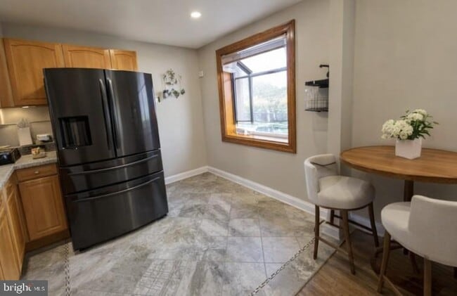 Building Photo - 1223 Wellington St