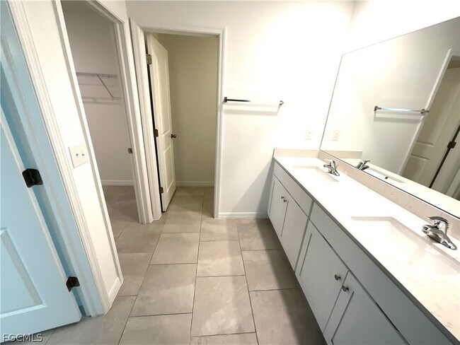 Building Photo - 3905 Treasure Oak Wy