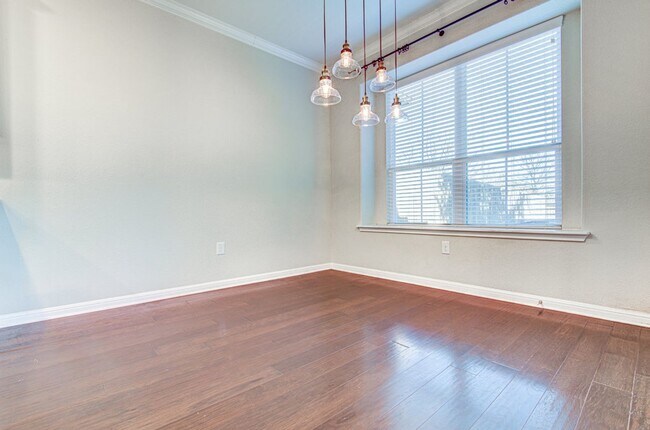 Building Photo - Cute as a Button 3/2.5 home in Parmer Village Townhomes, move-in ready!