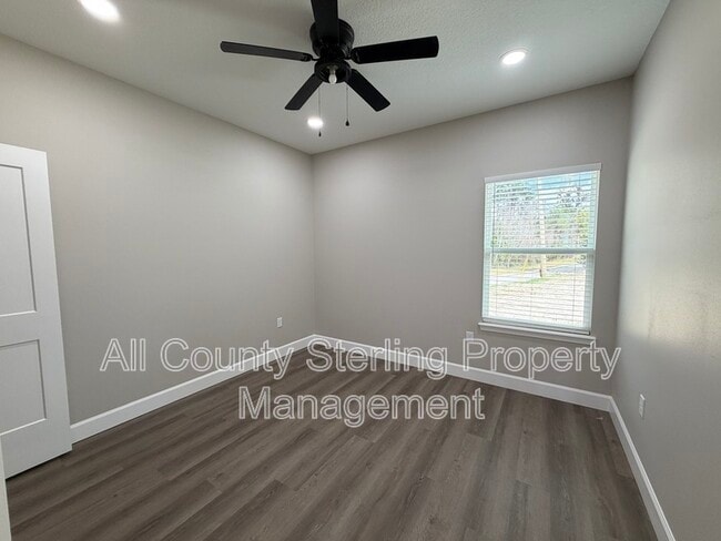 Building Photo - 1390 SE Magnolia Loop