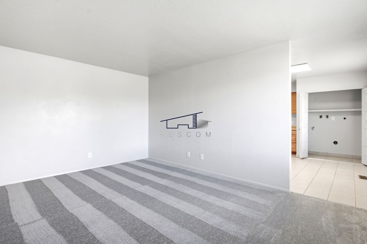 Building Photo - 445 W 4900 S