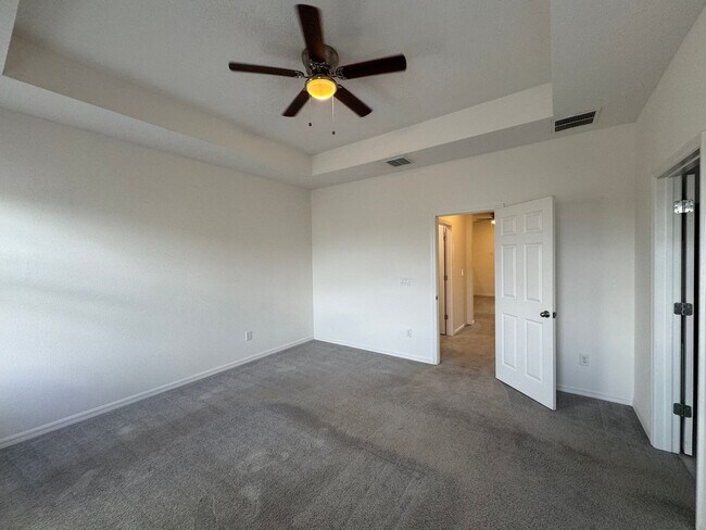 Building Photo - Available Now! Spacious 3-Bedroom Townhome with Fenced Yard in Winter Garden – Washer and Dryer I...