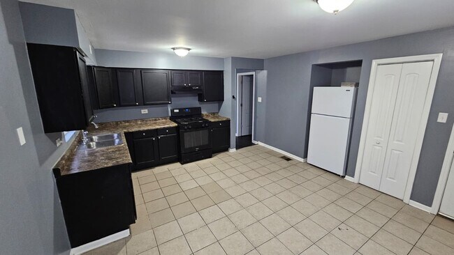 Building Photo - 371 Mackinaw Ave