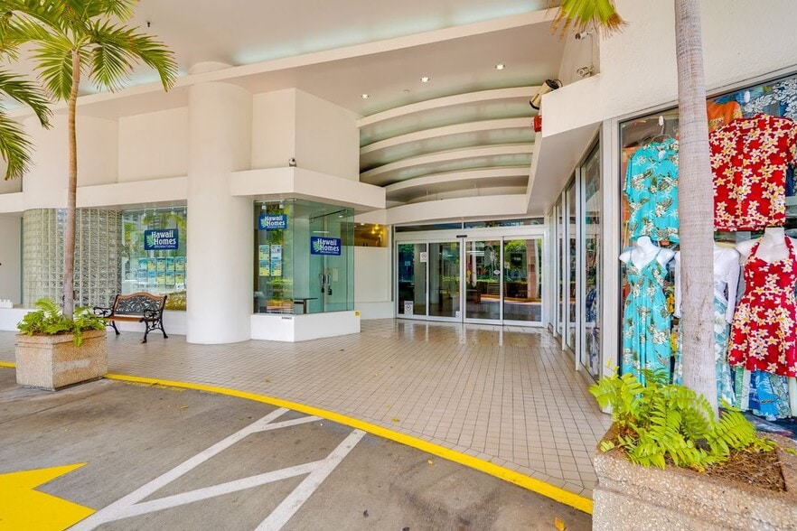 Front entrance to Lobby Condo - 1920 Ala Moana Blvd