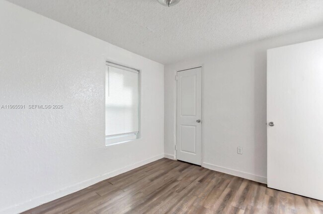 Building Photo - 1629 W 31st St