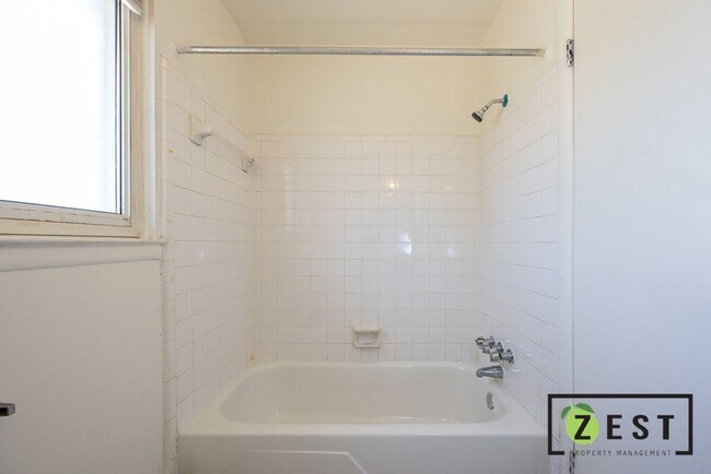 Building Photo - 22330 W Warren